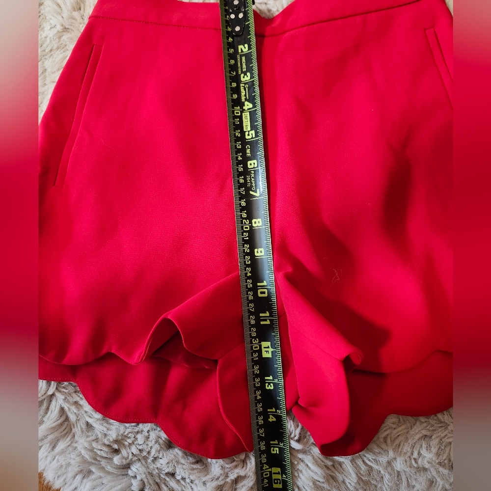 😻 3/$30 Aritzia Wilfred Red Scalloped Hem High Waist Shorts Size 2 - Picture 9 of 9